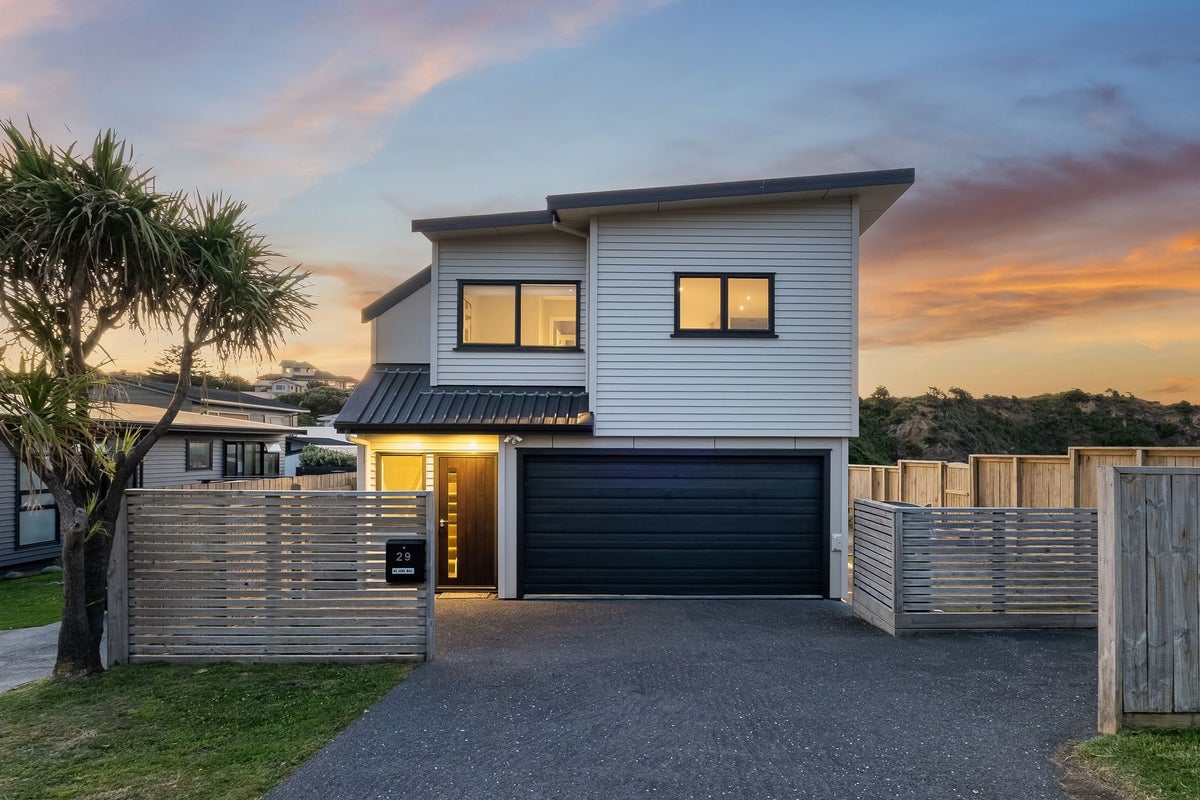 29 Lambley Road, Titahi Bay, Porirua - Carousel 2