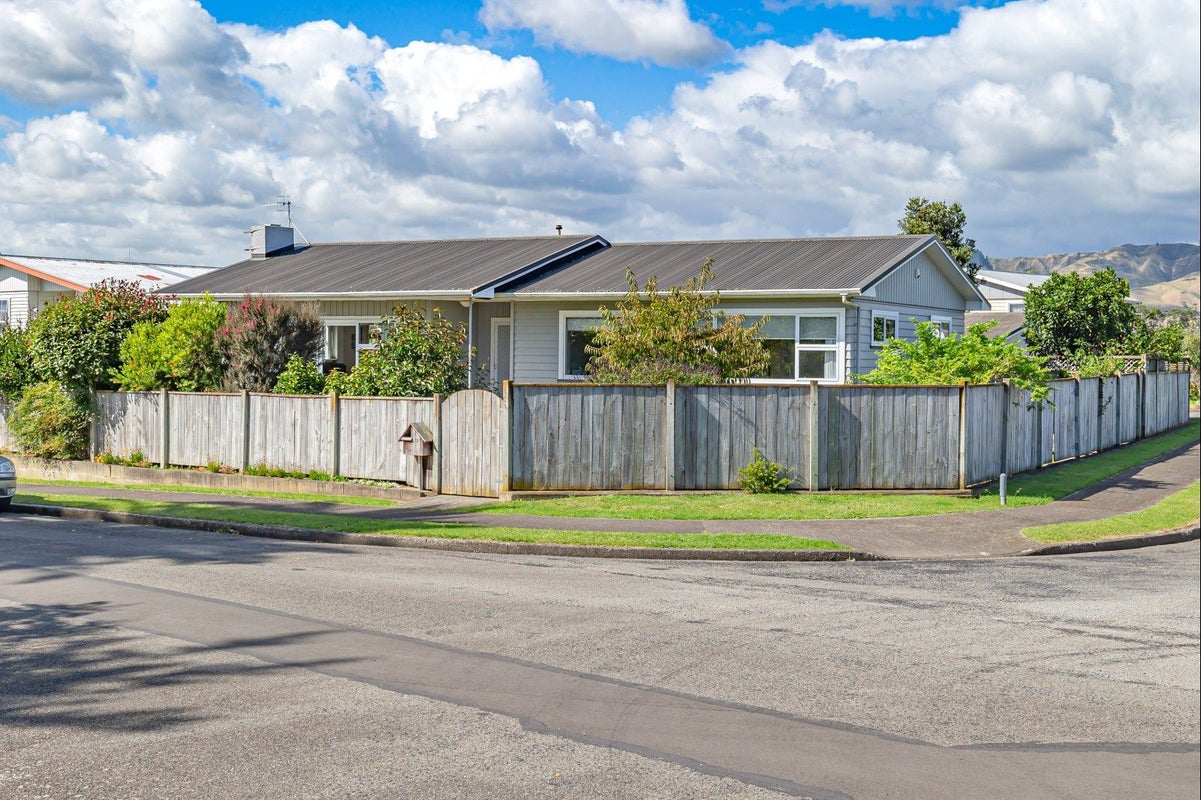 12 Glen Street, Levin, Levin - Carousel 15