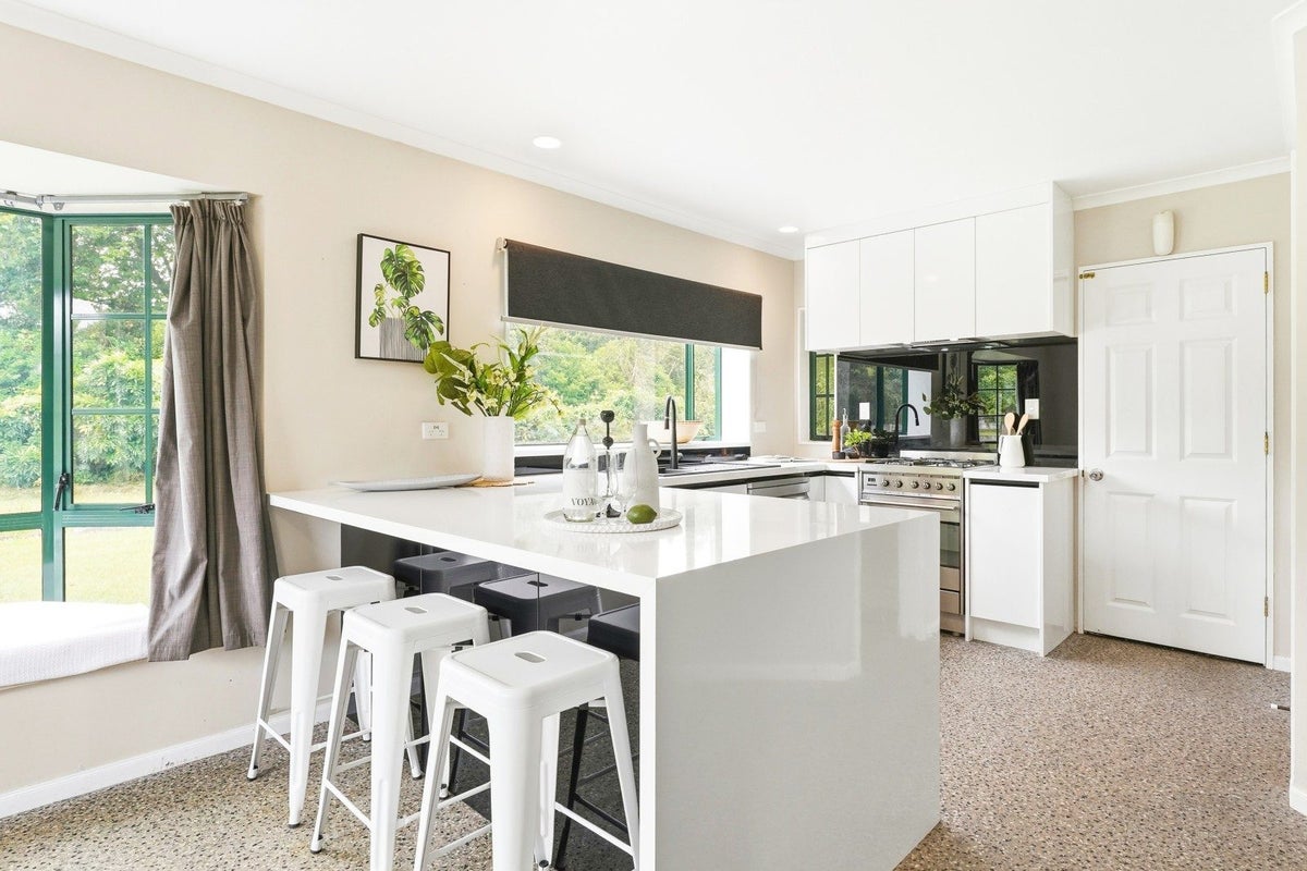 2 Flemington Road, Aramoho, Whanganui - Carousel 2