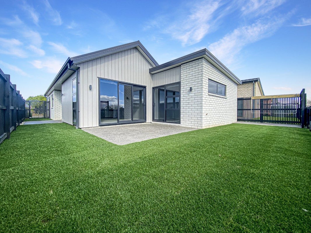 63 Probert Crescent, Chartwell, Hamilton - Carousel 1