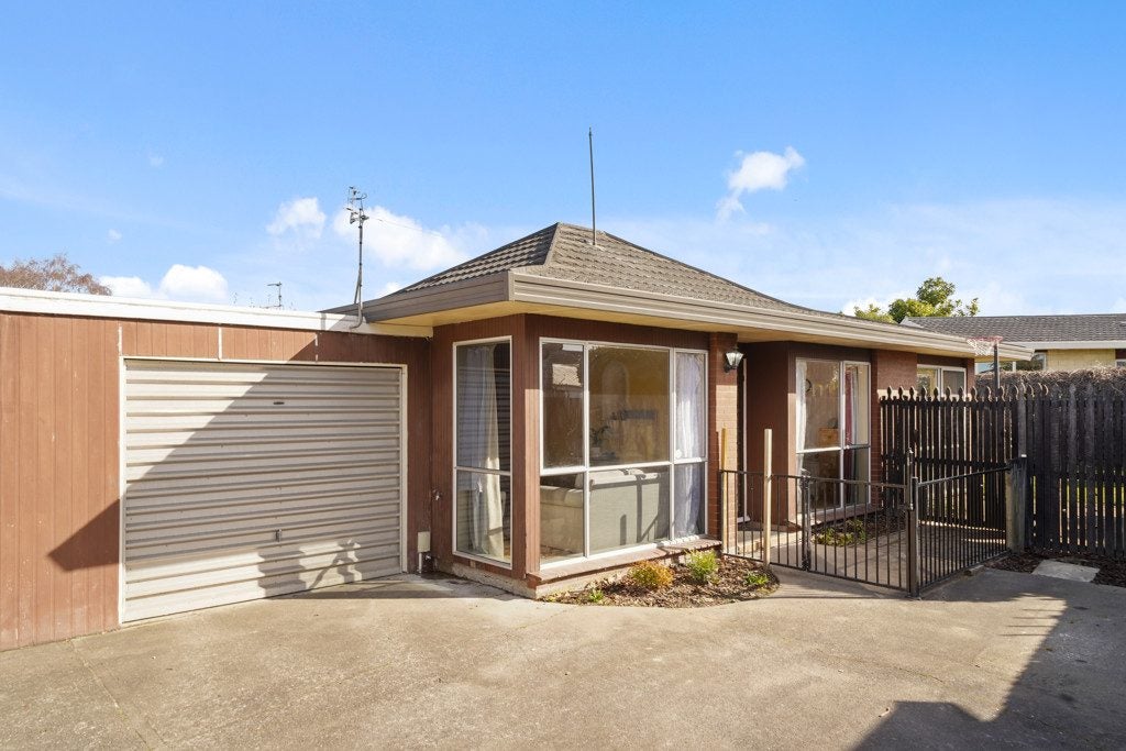 15B Salford Avenue, Redwood, Christchurch - Carousel 1