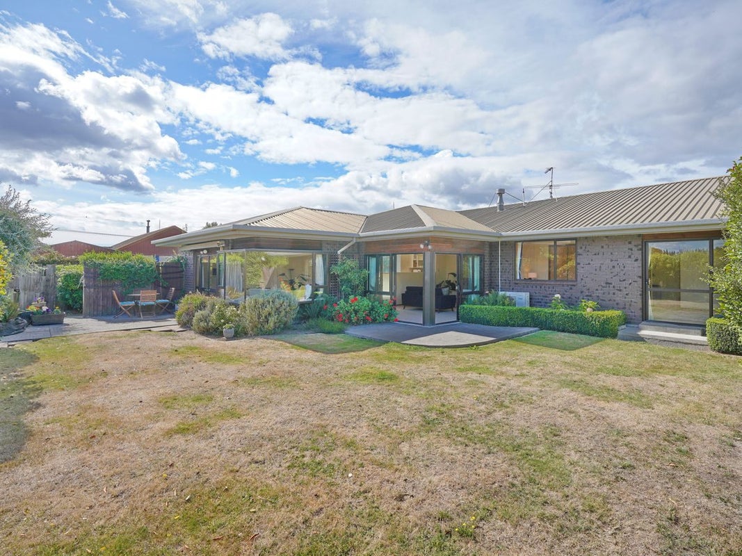 10 Roydon Drive, Templeton, Christchurch - Carousel 1