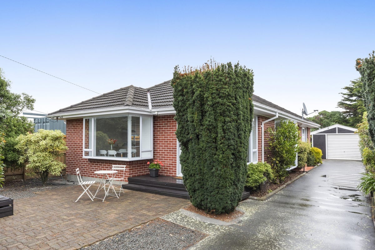 16 Pine Avenue, New Brighton, Christchurch - Carousel 2