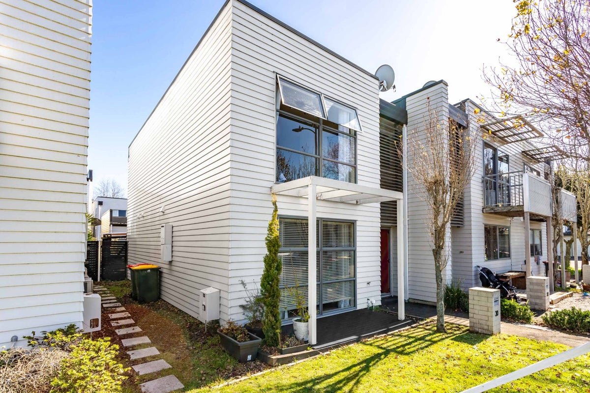 30 Zabeel Crescent, Takanini, Auckland - Carousel 1
