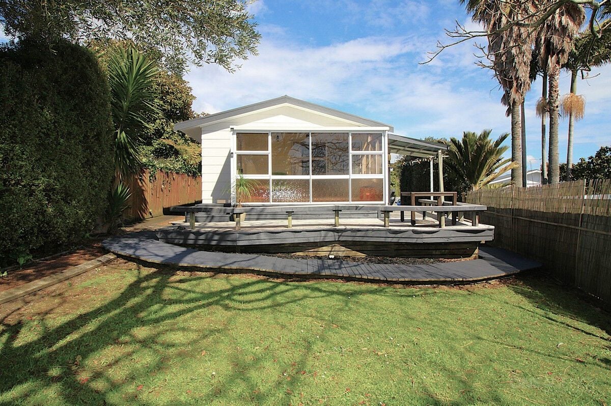 5 Porter Avenue, Te Atatu South, Auckland - Carousel 1