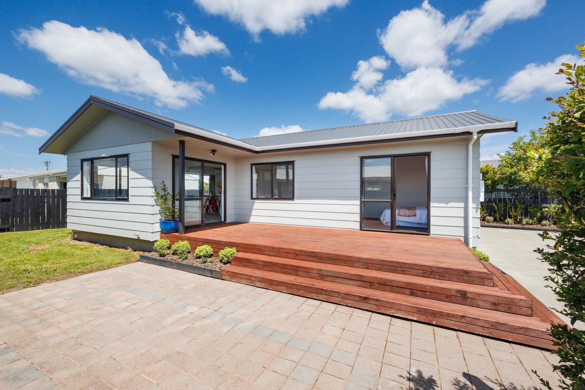 33A Tiller Close, Kelvin Grove, Palmerston North - Carousel 1