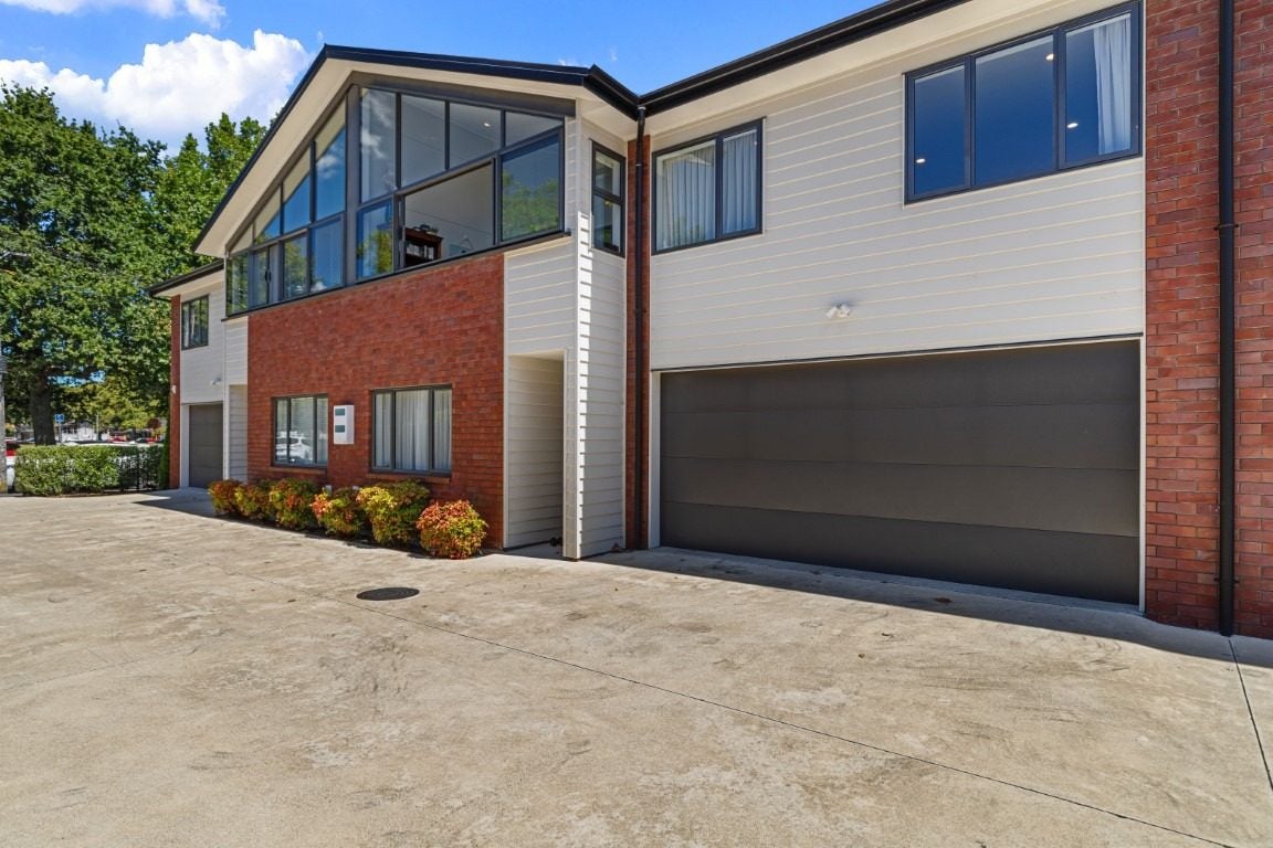 2/15 Cook Street, Hamilton East, Hamilton - Carousel 1