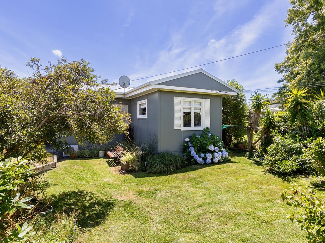 15A Goldsborough Avenue, Raumati Beach, Paraparaumu - Carousel 1