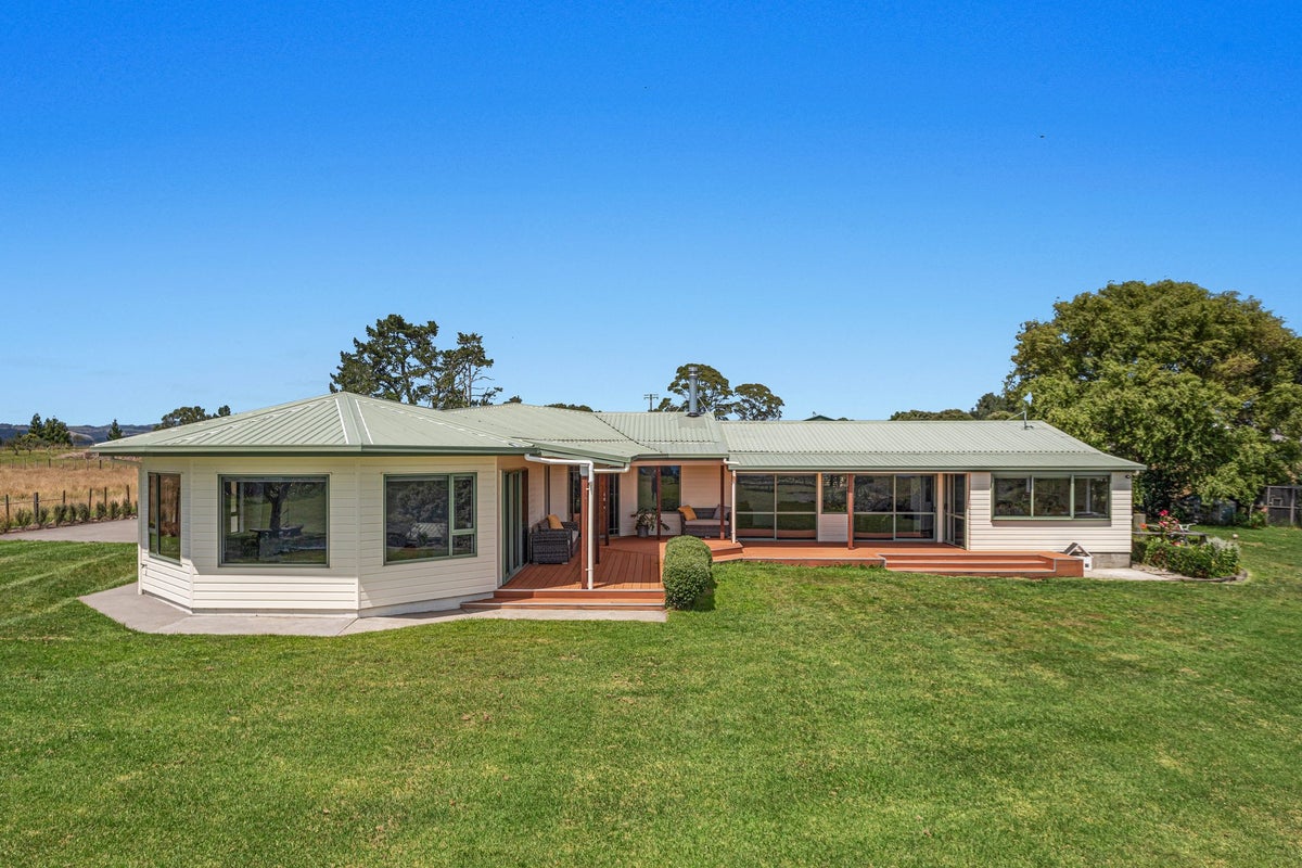 74B Awanuiarangi Road, Pikowai, Whakatane - Carousel 1