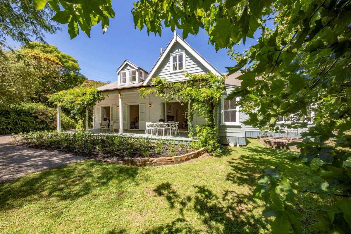29 Landing Road, Titirangi, Auckland - Carousel 1