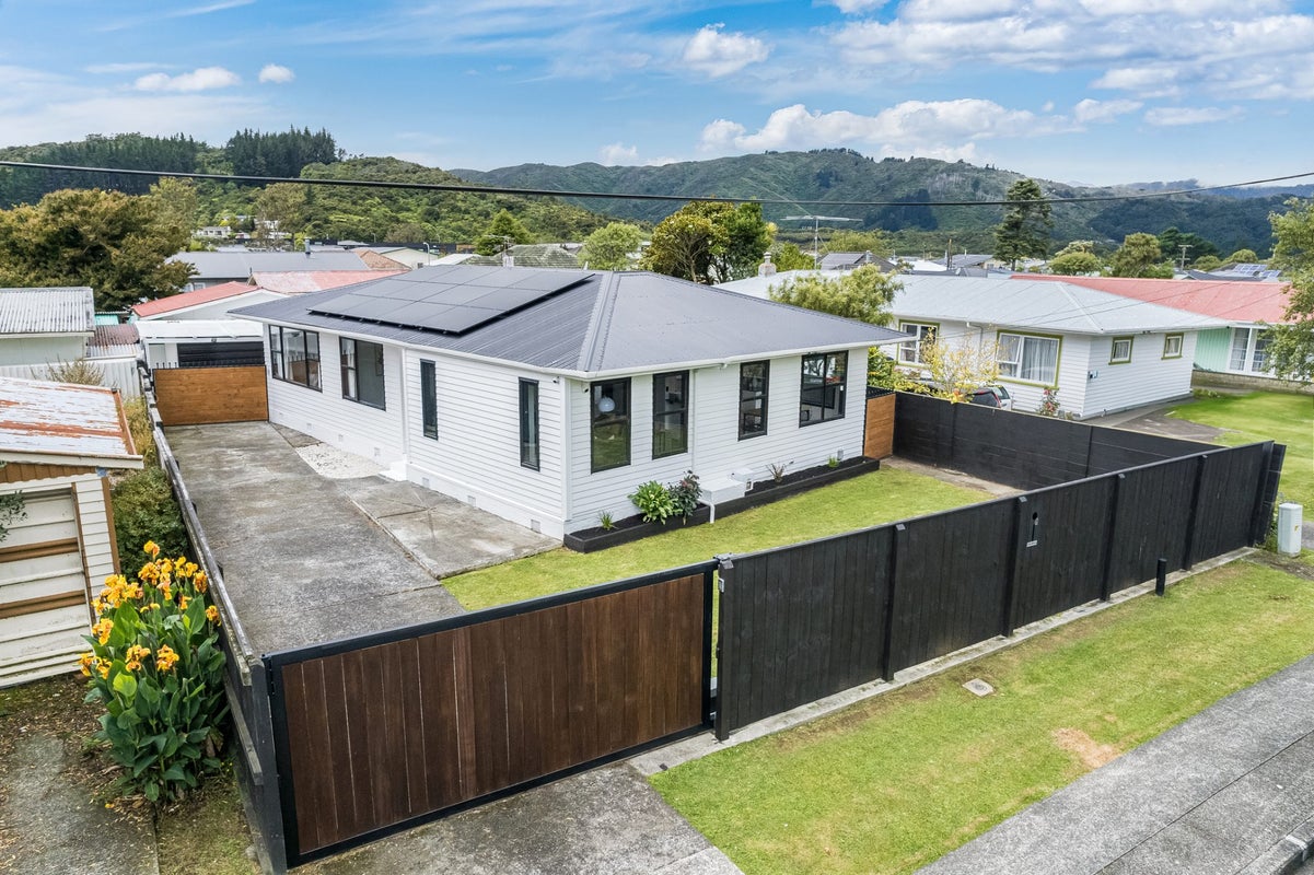 62 Karamu Crescent, Wainuiomata, Lower Hutt - Carousel 1
