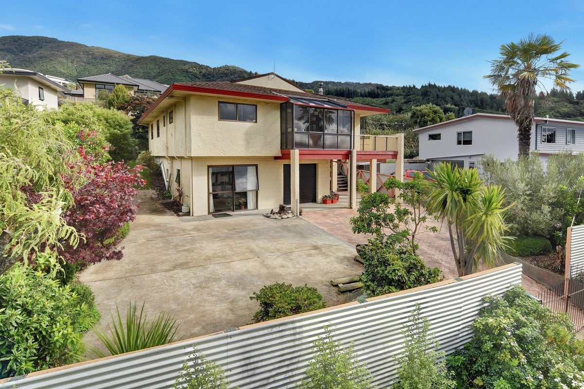 27 Gravesend Place, Picton - Carousel 1