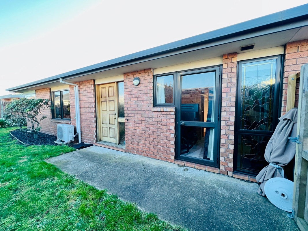 2/98 Springs Road, Hornby, Christchurch - Carousel 2