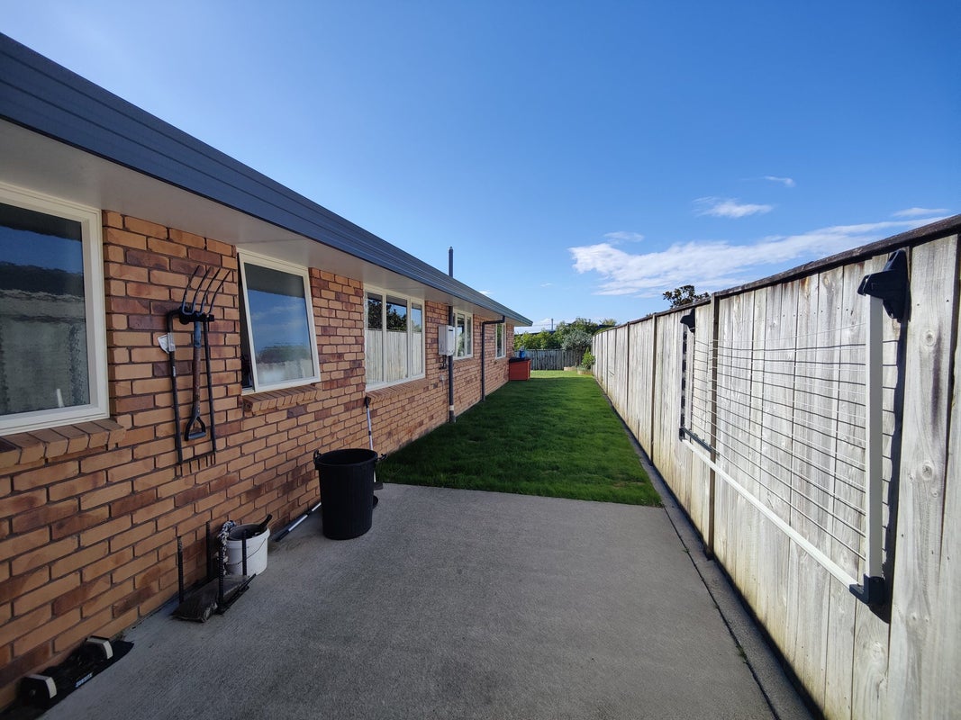 167 Pacific Drive, Fitzherbert, Palmerston North - Carousel 22