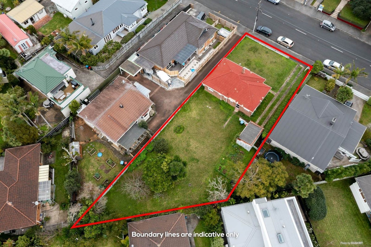 397 Point Chevalier Road, Point Chevalier, Auckland - Carousel 1