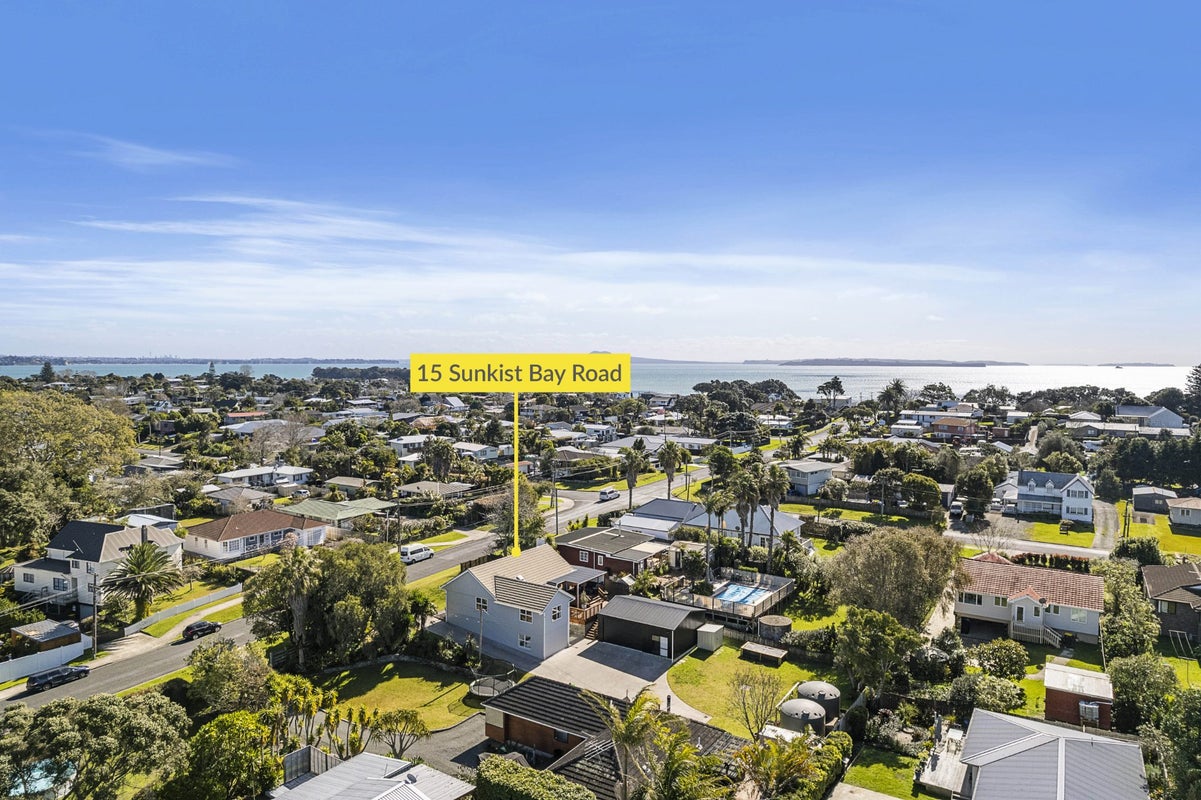 15 Sunkist Bay Road, Beachlands, Auckland - Carousel 2