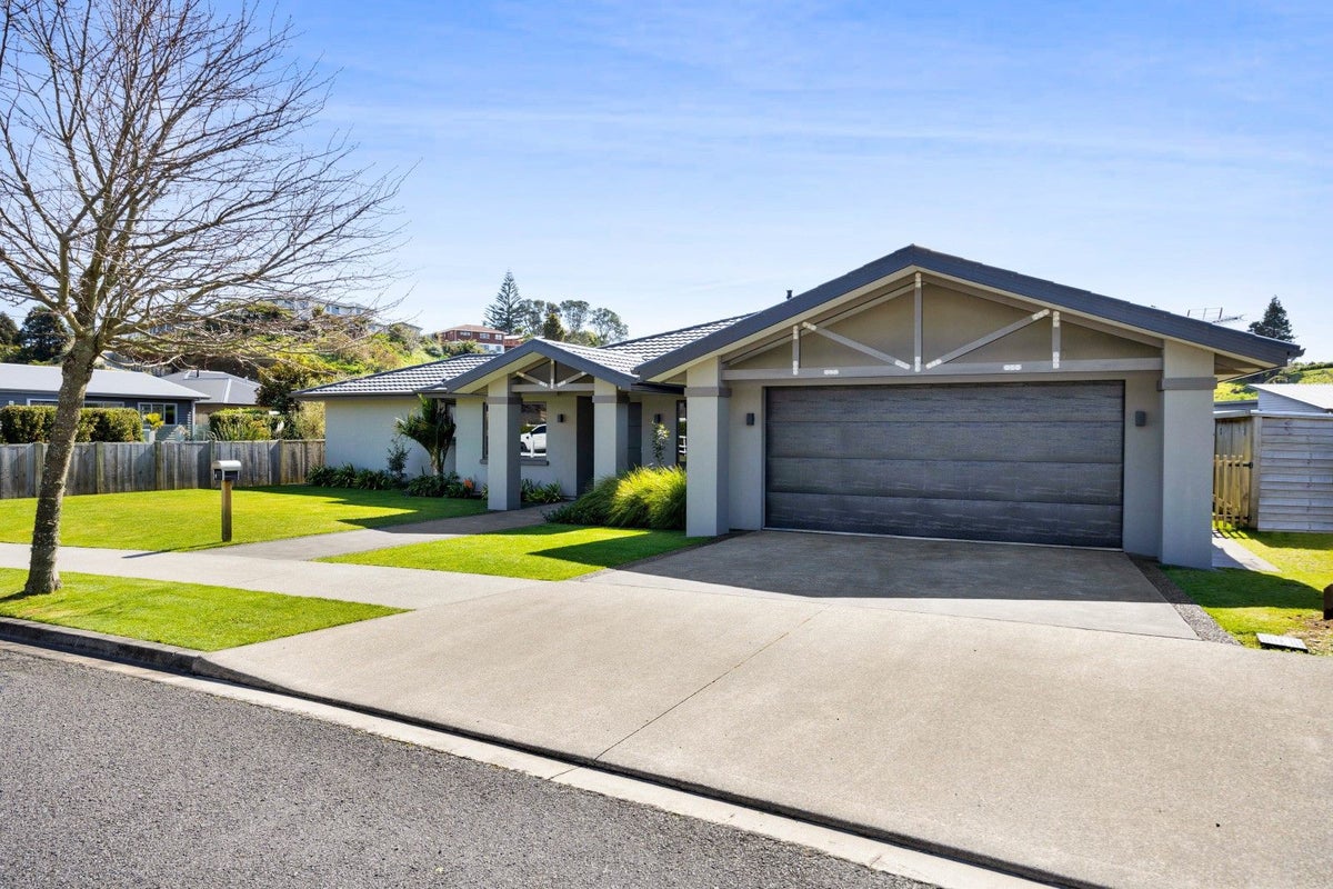 5 Te Arakete Place, Hurworth, New Plymouth - Carousel 2