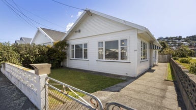 100 Yule Street, Lyall Bay, Wellington - Carousel 1