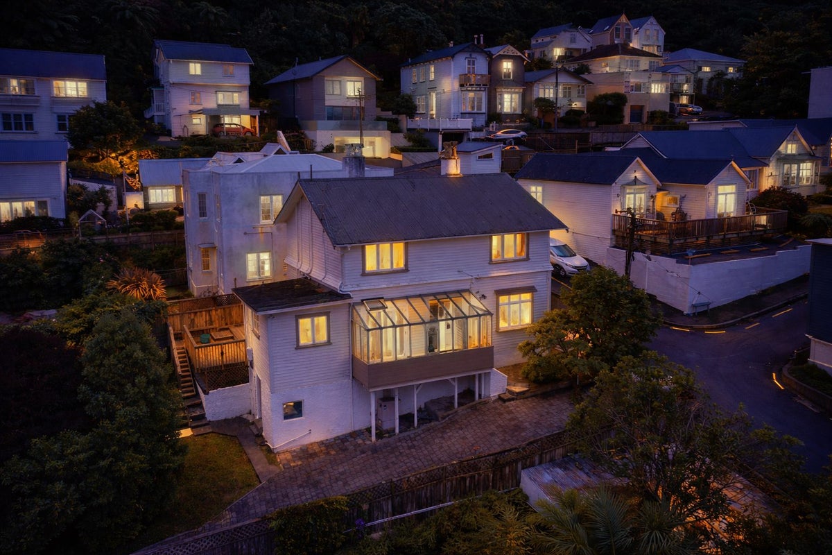 5 Lewisville Terrace, Thorndon, Wellington - Carousel 1