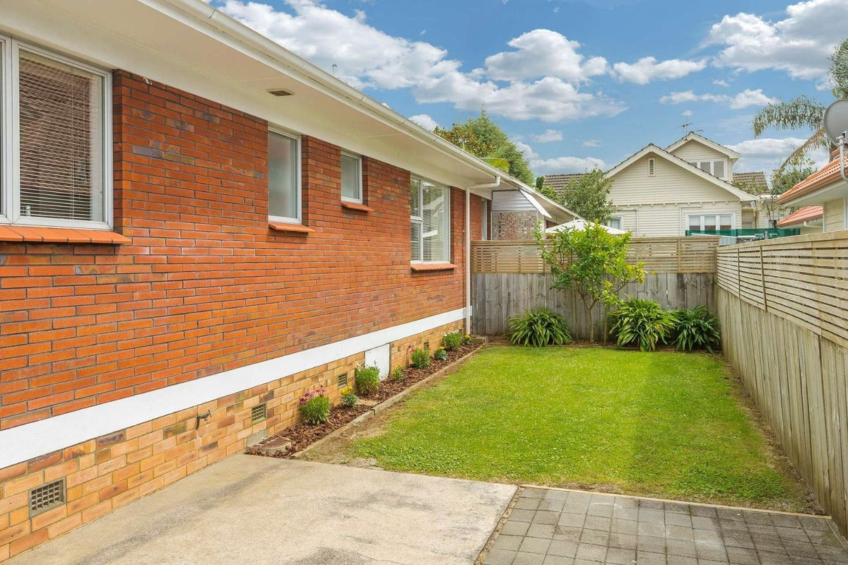 2/35 Pah Road, Epsom, Auckland - Carousel 8