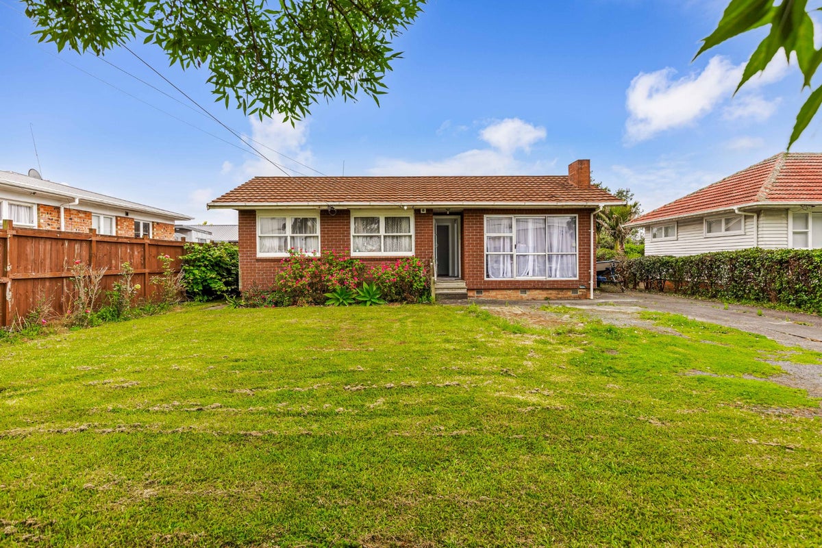 105 Henderson Valley Road, Henderson, Auckland - Carousel 1