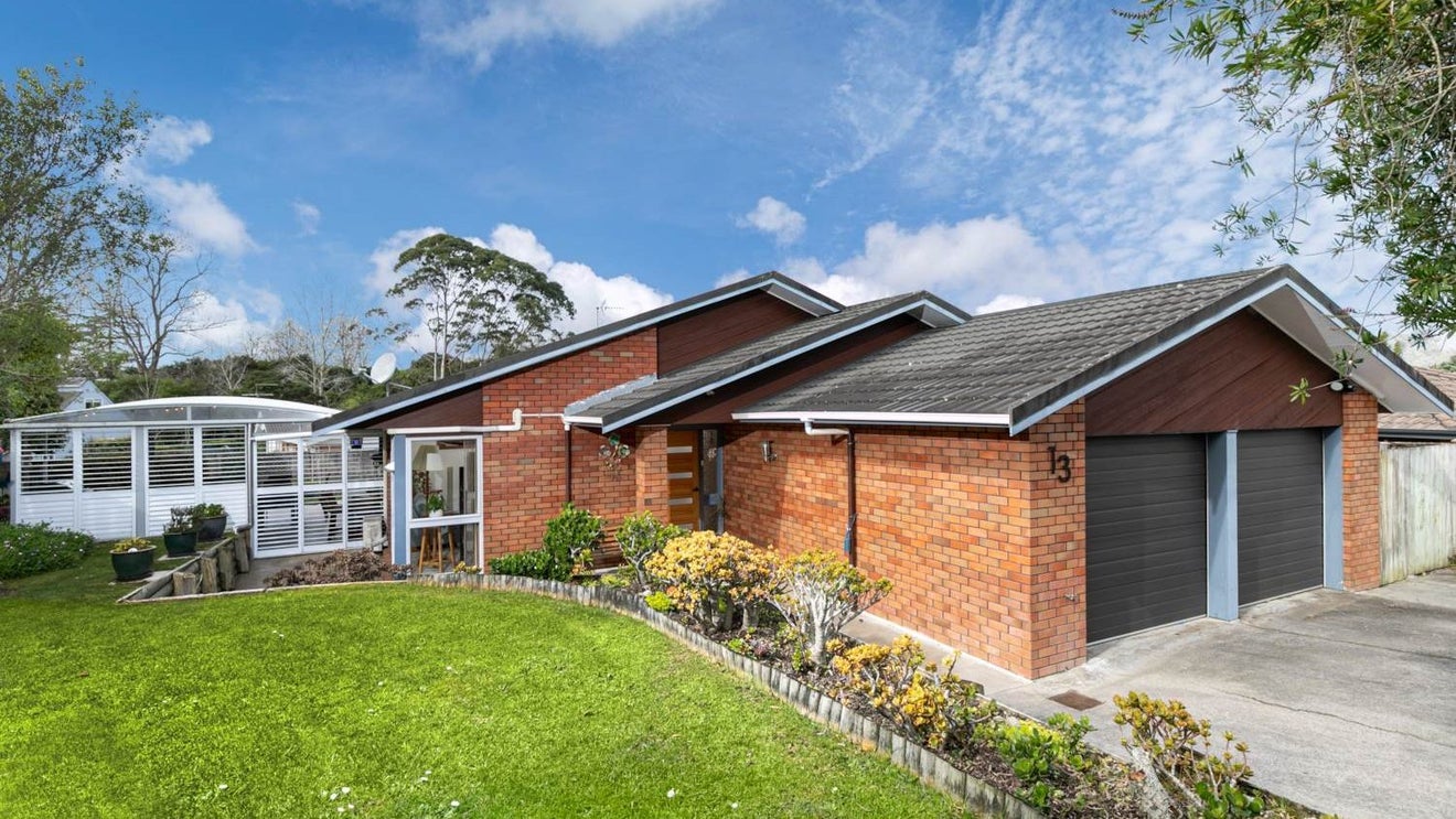 13 Ronald Macken Place, Windsor Park, Auckland - Carousel 1
