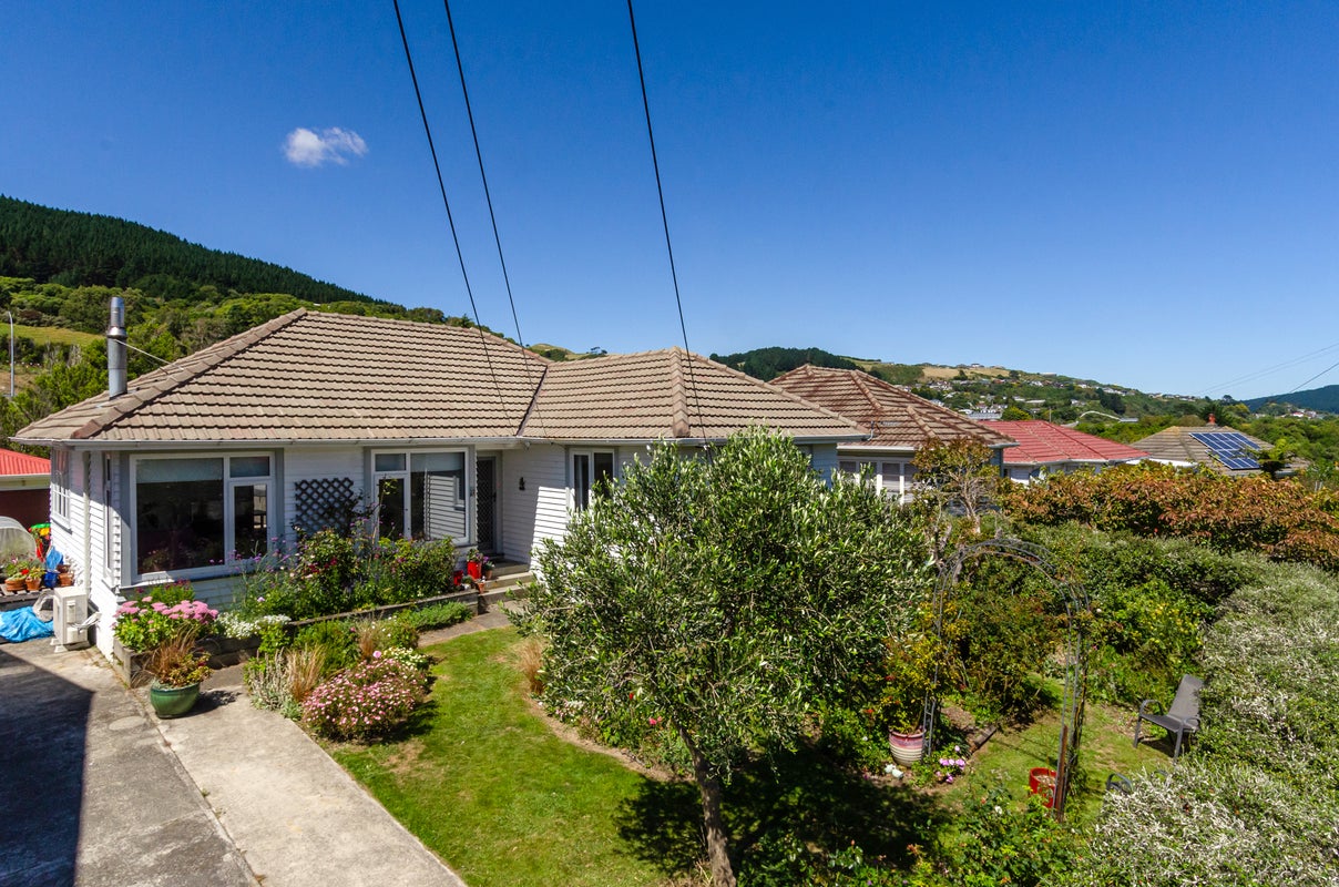 18 Coates Street, Tawa, Wellington - Carousel 2
