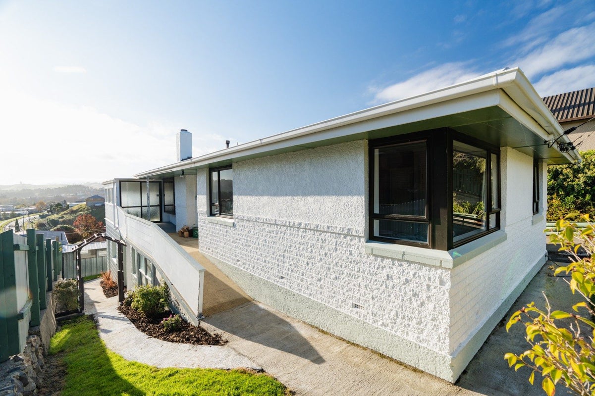 16 Allen Road, Green Island, Dunedin - Carousel 1