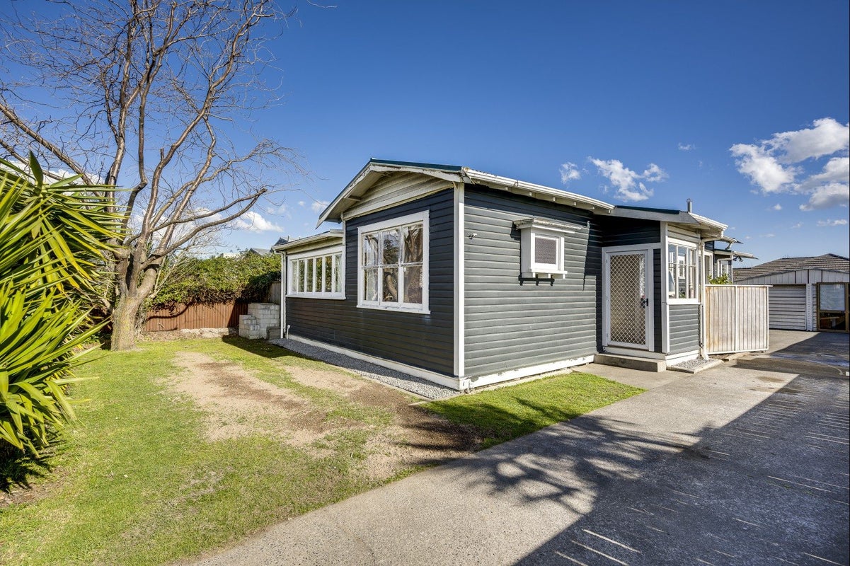 1013 Heretaunga Street West, Saint Leonards, Hastings - Carousel 20