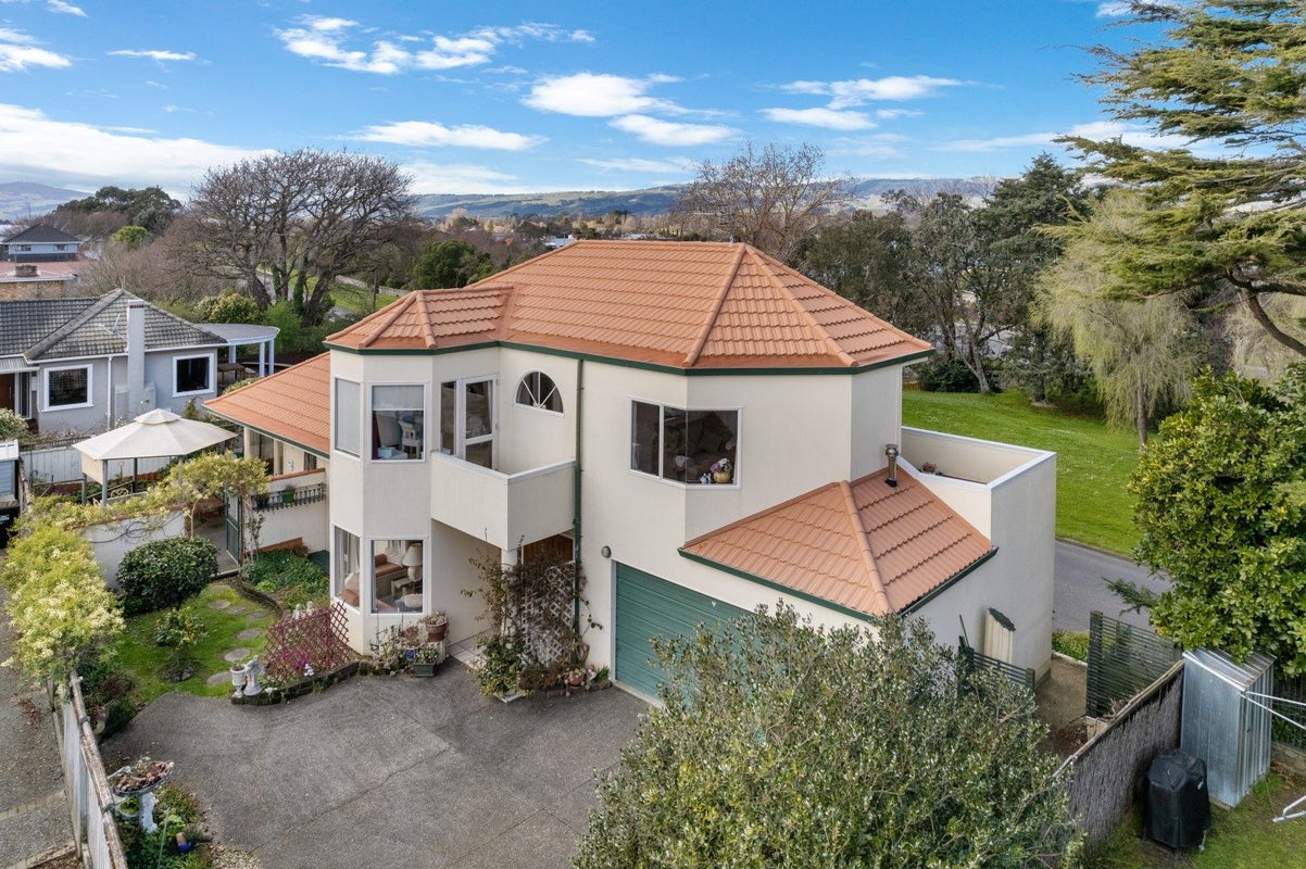 4 Karina Terrace, Roslyn, Palmerston North - Carousel 1