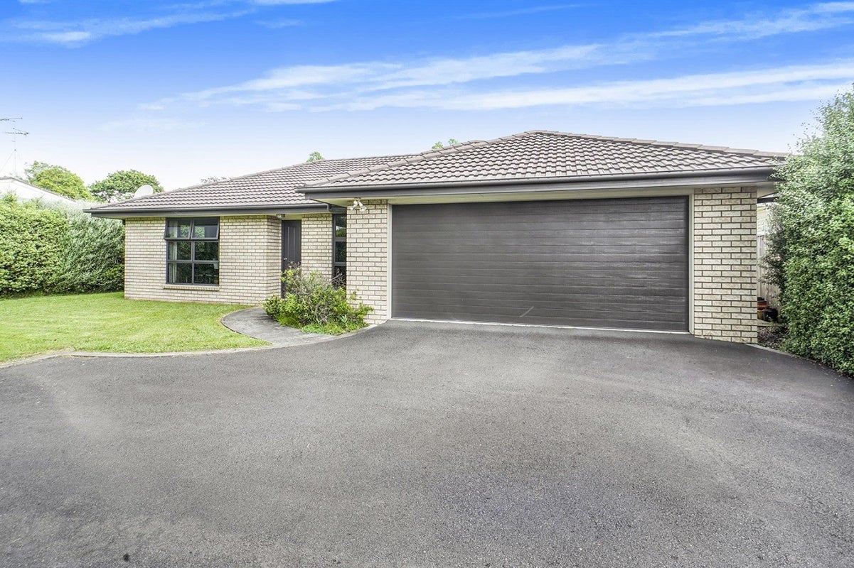 20A Bains Avenue, Hamilton East, Hamilton - Carousel 1