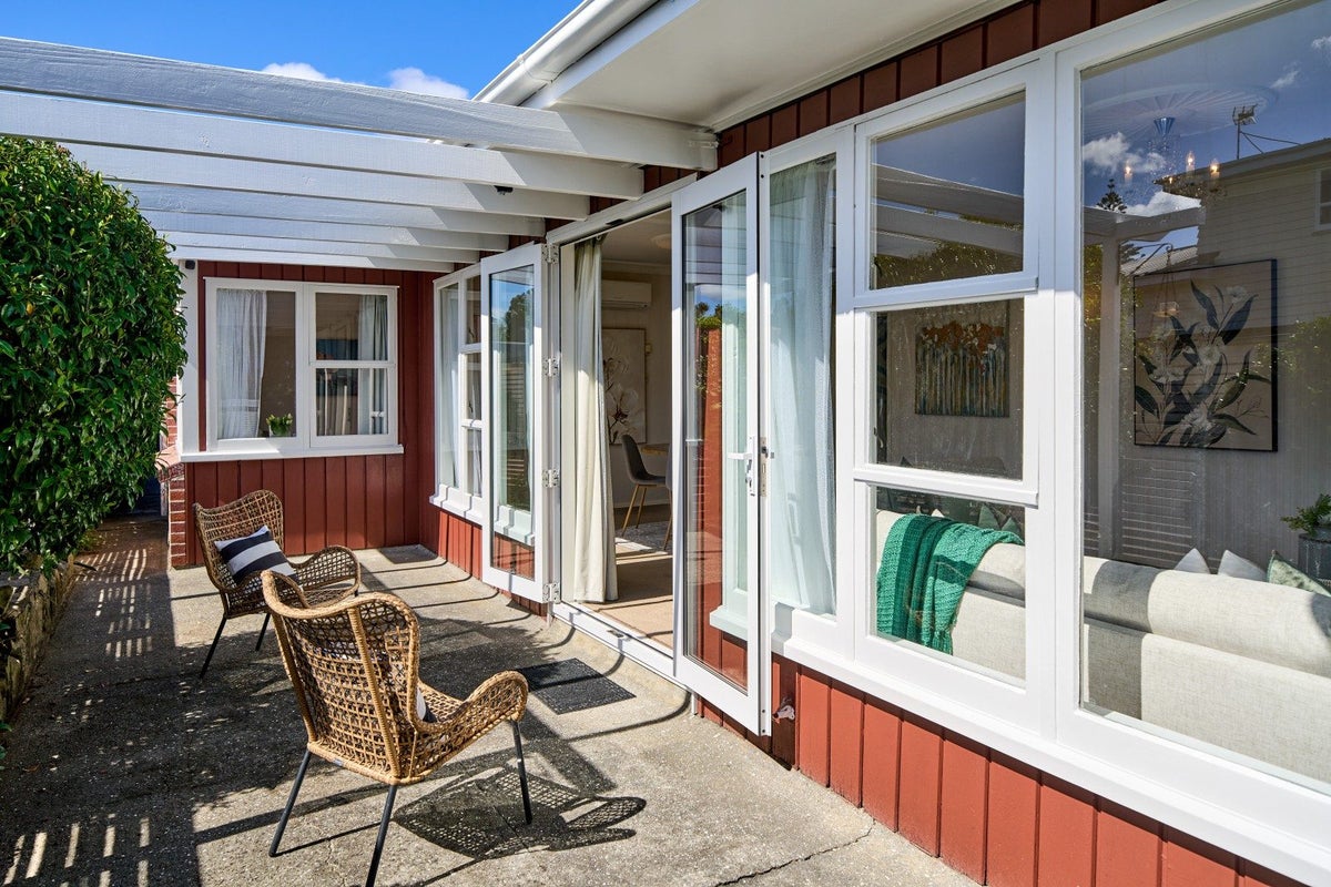 66 Wai-Iti Crescent, Woburn, Lower Hutt - Carousel 2
