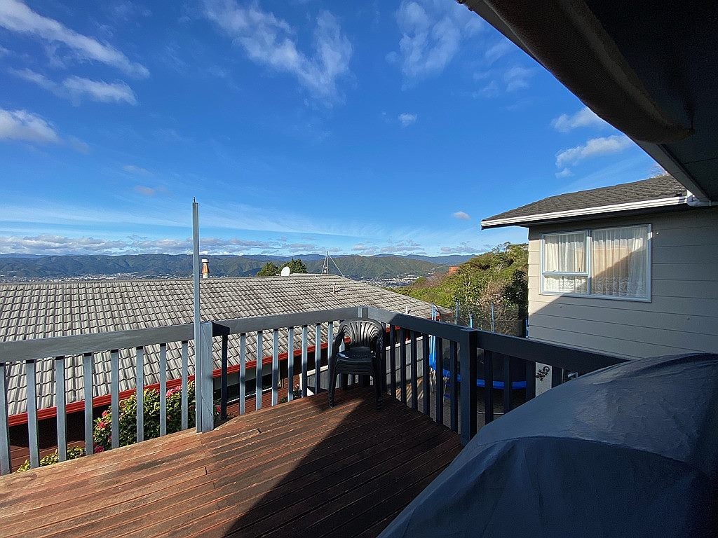 29 Wisteria Grove, Maungaraki, Lower Hutt - Carousel 1