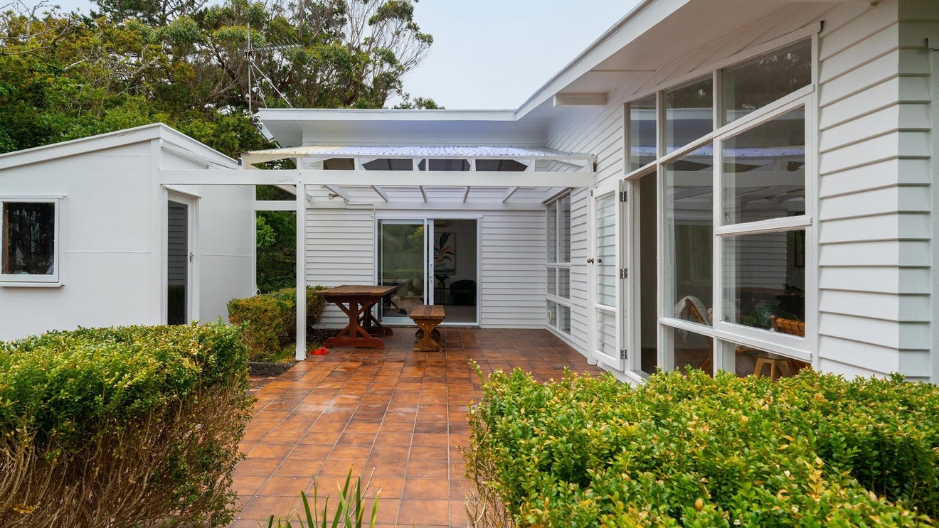 5 Chudleigh Grove, Churton Park, Wellington - Carousel 1