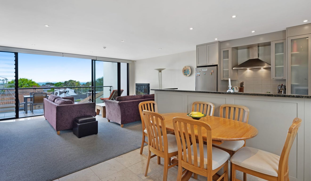 1/2 Frieston Road, Milford, Auckland - Carousel 2