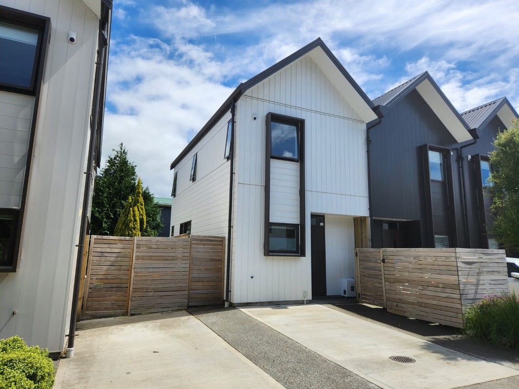 33 Ron Deal Way, Epuni, Lower Hutt - Carousel 1