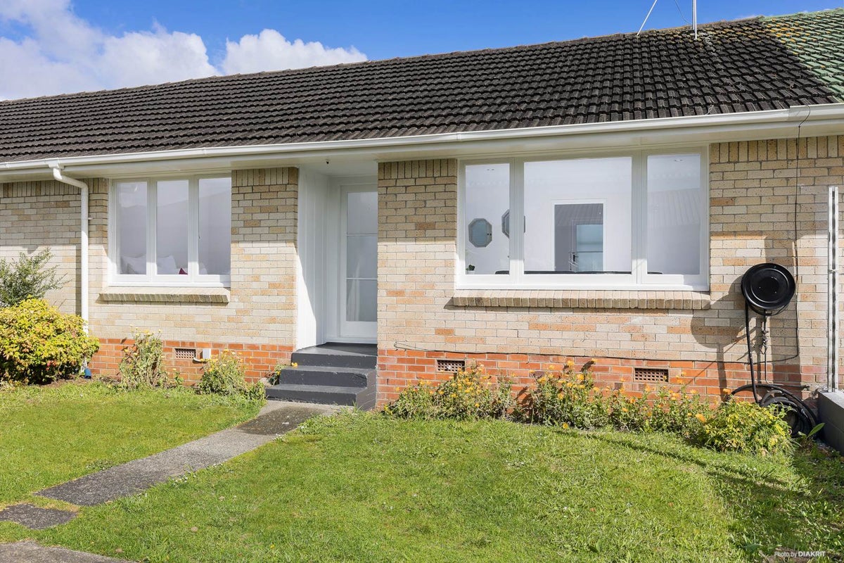 2/4 Fleming Street, Manurewa East, Auckland - Carousel 1