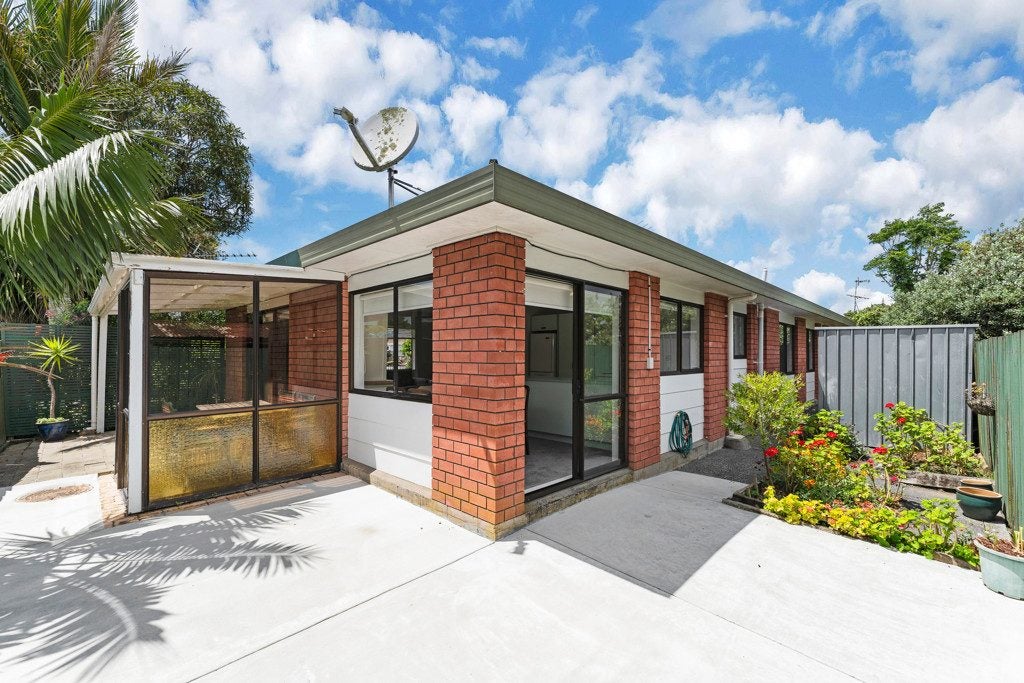 8/39 Swanson Road, Henderson, Auckland - Carousel 1