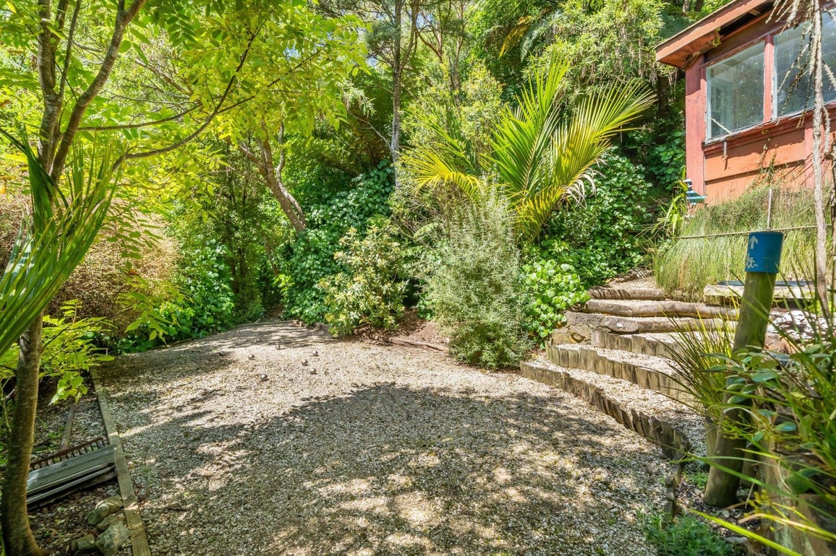 3 Waitohu Road, York Bay, Lower Hutt - Carousel 24