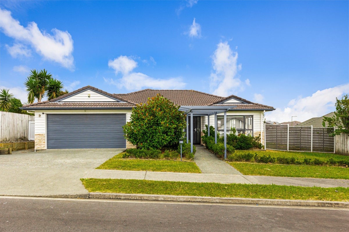 8 Bonny Crescent, Massey, Auckland - Carousel 1
