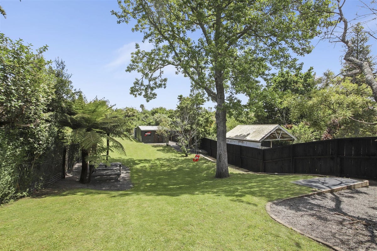 7 Kamara Road, Glen Eden, Auckland - Carousel 2