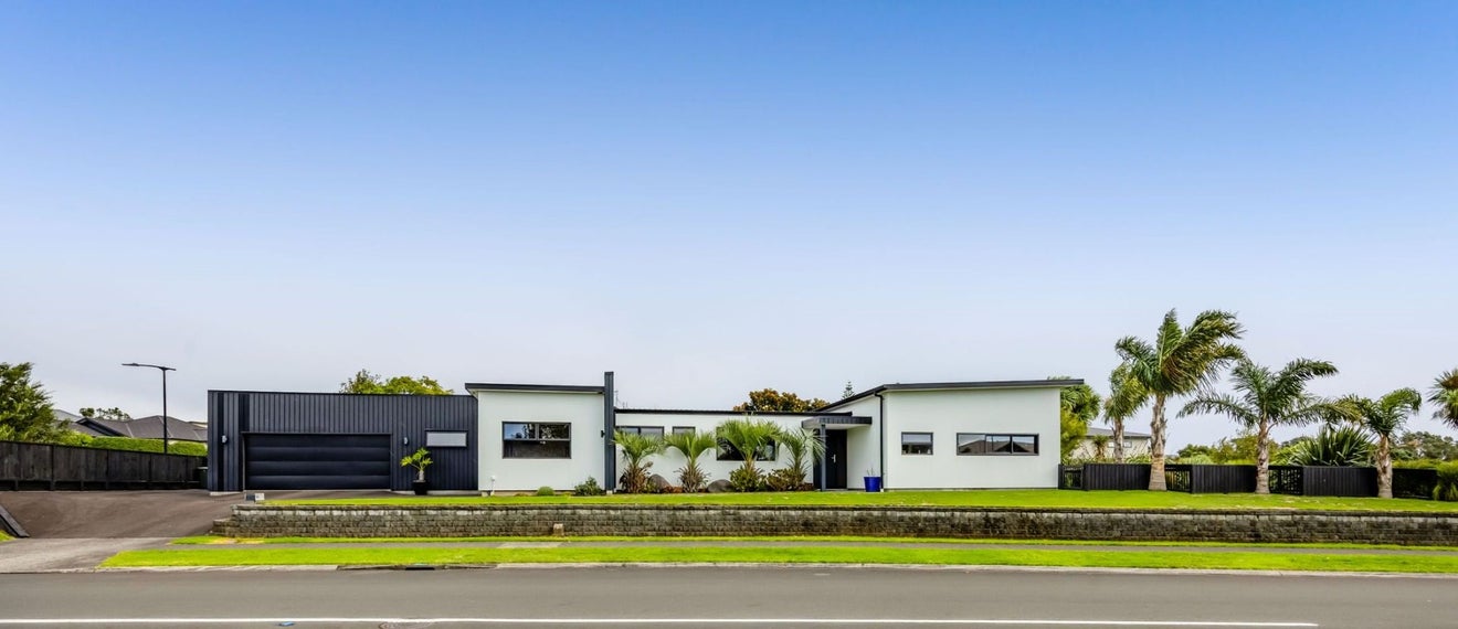 23 Links Drive, Waiwhakaiho, New Plymouth - Carousel 1