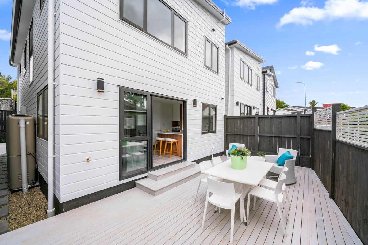 13C Kingussie Place, Highland Park, Auckland - Carousel 2