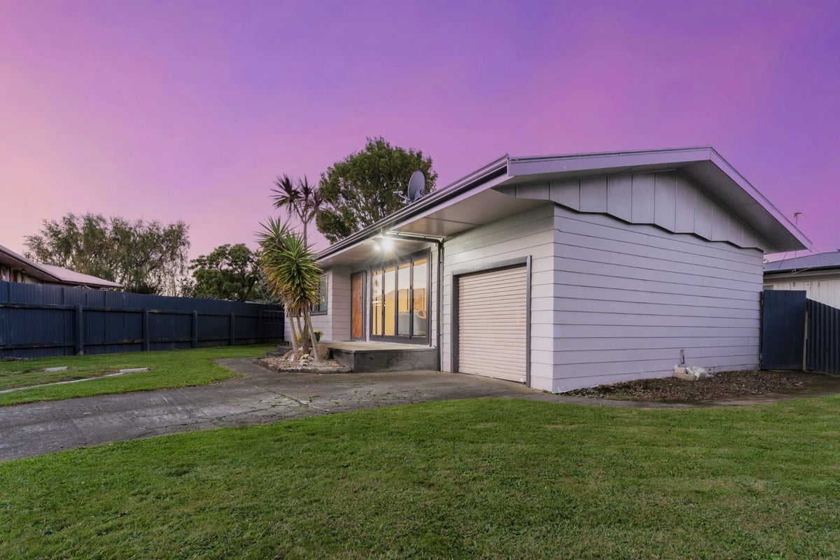 31 Apollo Parade, Milson, Palmerston North - Carousel 18