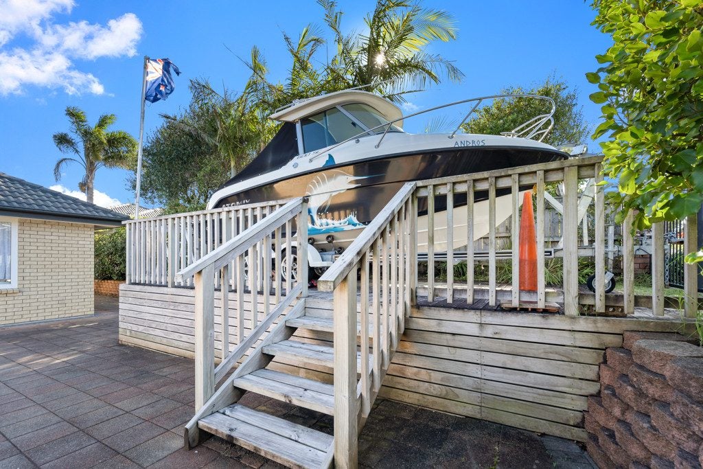 15 Hugh Green Drive, Pinehill, Auckland - Carousel 1