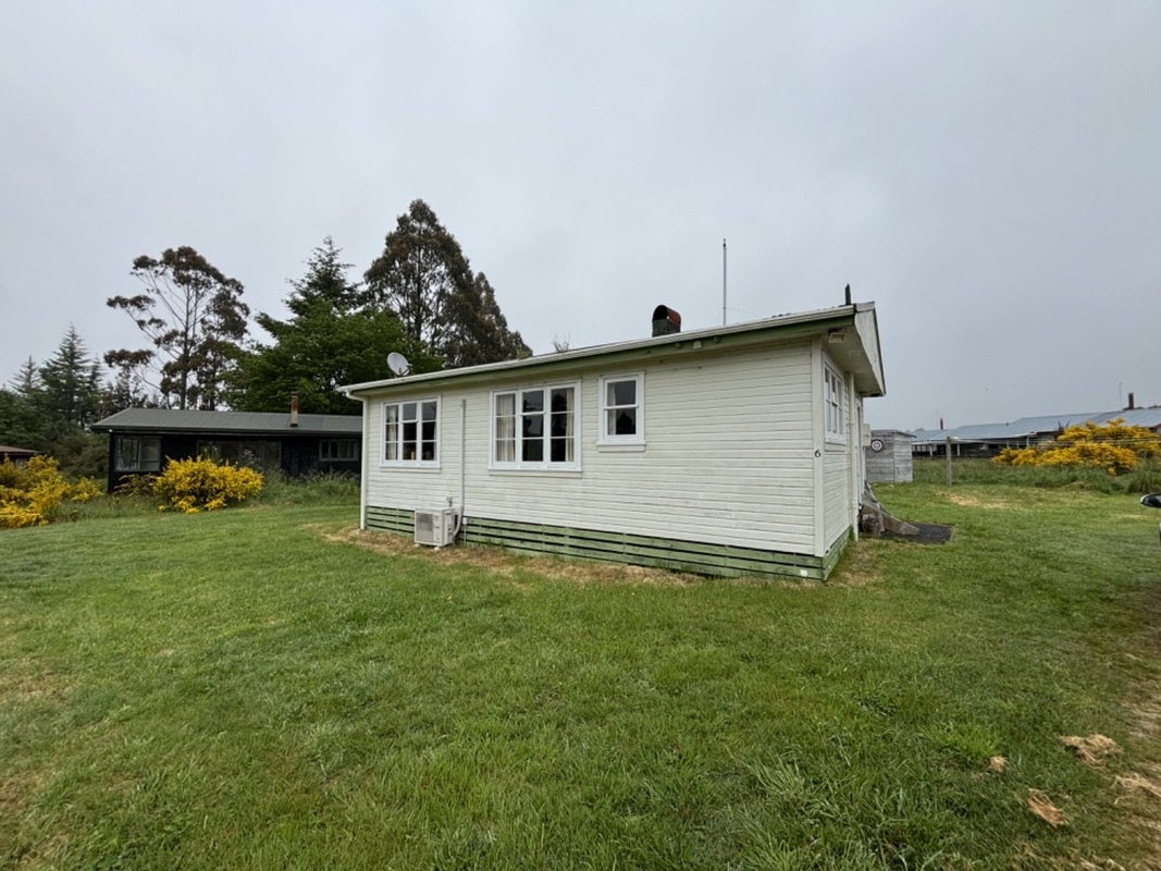 6 Tongariro Place, Waimarino, National Park - Carousel 1