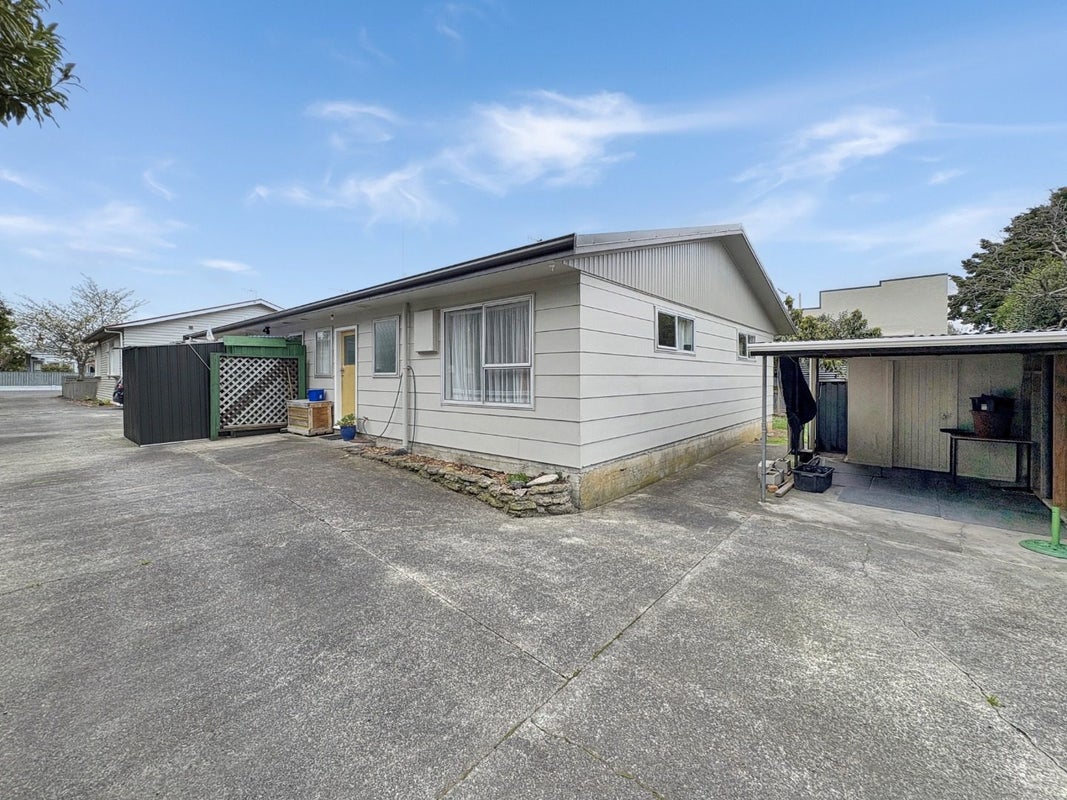 35 Knowles Street, Terrace End, Palmerston North - Carousel 1