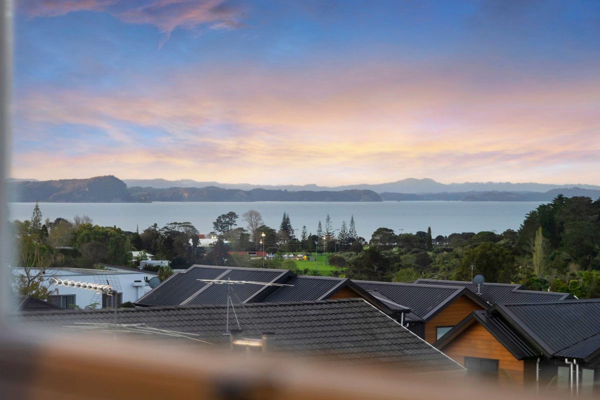 1/3 Rishworth Avenue, Stanmore Bay, Whangaparaoa - Carousel 2