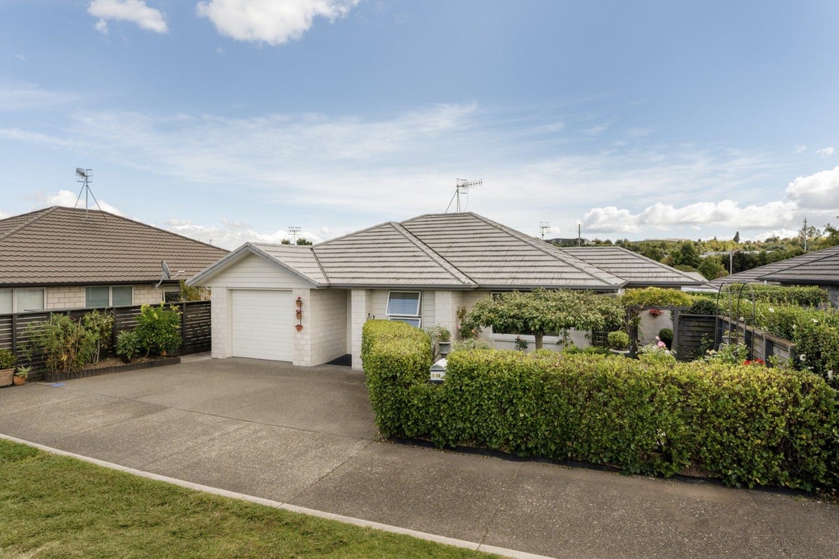 10 Capstan Close, Pyes Pa, Tauranga - Carousel 1