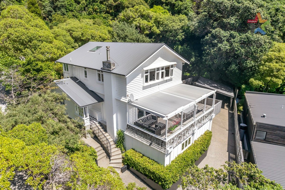 8G Tawa Street, Eastbourne, Lower Hutt - Carousel 1